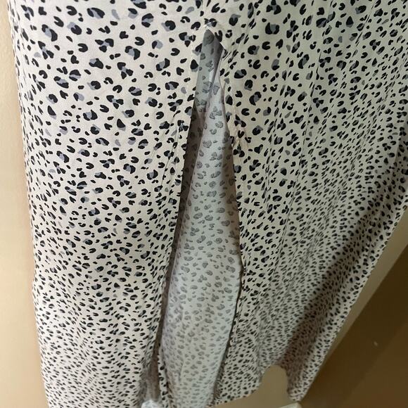 Aura Button Down Shirt Dress Sz Medium Collared Animal Print Long Sleeve Splits - Picture 8 of 10